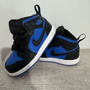 Nike Kids Black and Blue Sneakers
